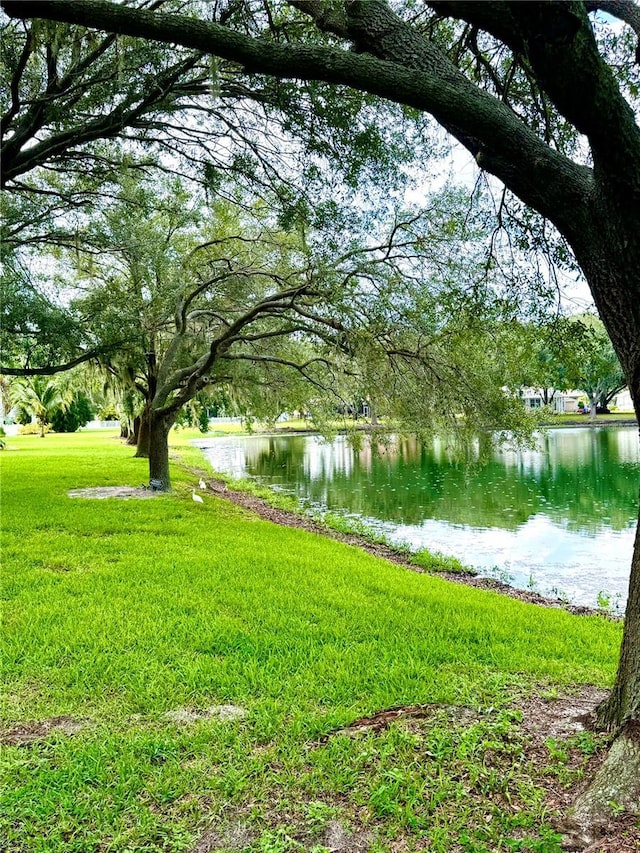 view of yard featuring a water view