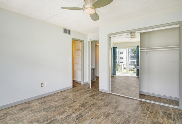 unfurnished bedroom featuring ceiling fan and a closet