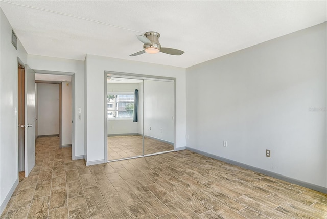 unfurnished bedroom featuring ceiling fan and a closet