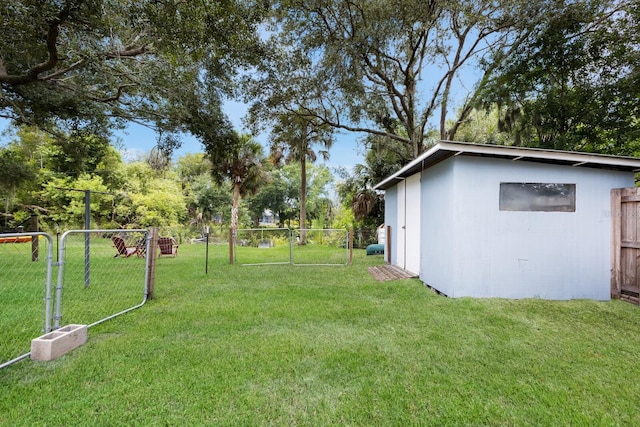 view of yard featuring a storage shed