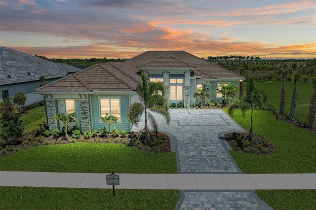 view of front of property with a lawn