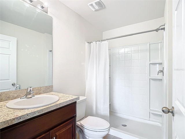 full bathroom with toilet, curtained shower, visible vents, and vanity