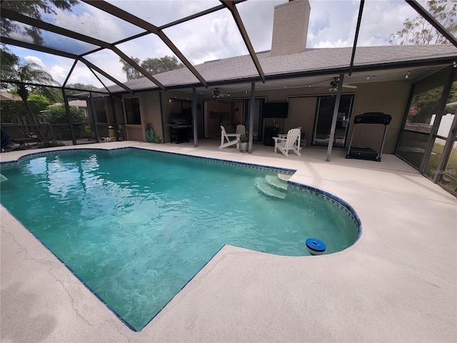 view of swimming pool with a lanai, ceiling fan, and a patio