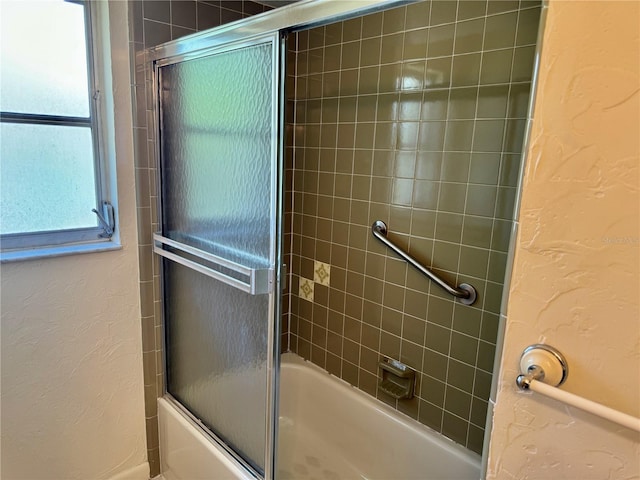 bathroom with enclosed tub / shower combo