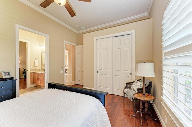 bedroom with ceiling fan, crown molding, a closet, and wood-type flooring