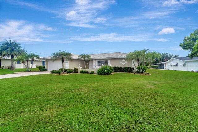 ranch-style house featuring a front yard