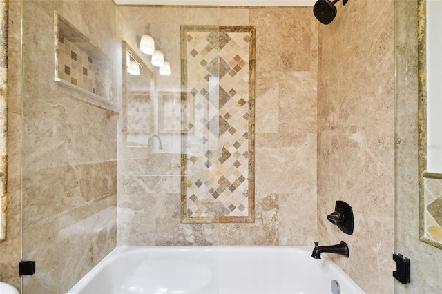 bathroom featuring tiled shower / bath