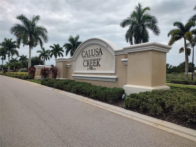 view of community / neighborhood sign