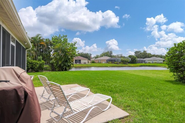 view of yard featuring a water view