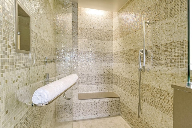 bathroom featuring tile walls