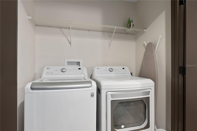 laundry room with washing machine and dryer