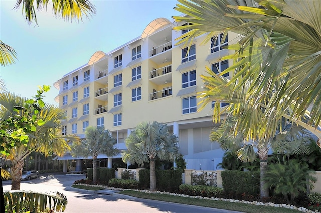 915 Seaside Drive 607, Weeks 14-15, Sarasota, FL 34242 - view of apartment building / complex