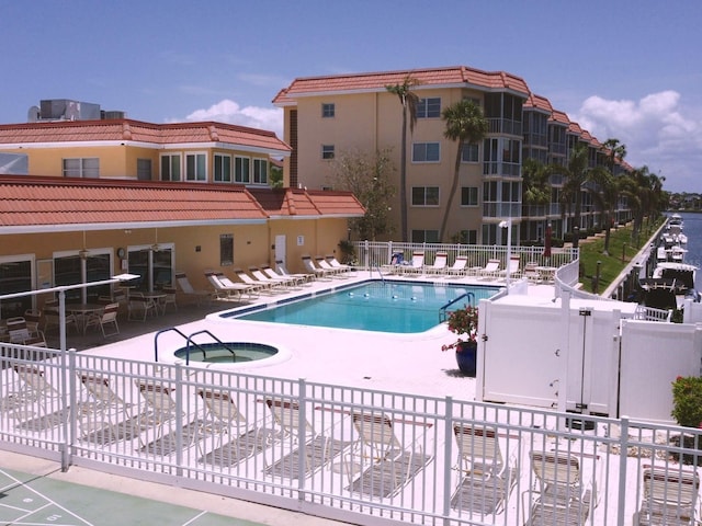 1300 N Portofino Dr Unit 208, Sarasota, FL 34242 - community pool featuring a community hot tub and a patio