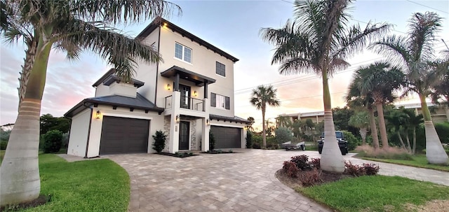 view of front of property featuring a garage