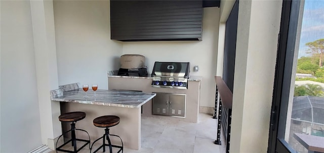 kitchen featuring kitchen peninsula and a breakfast bar area