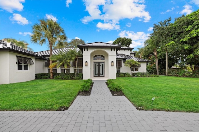 view of front of home featuring a front yard