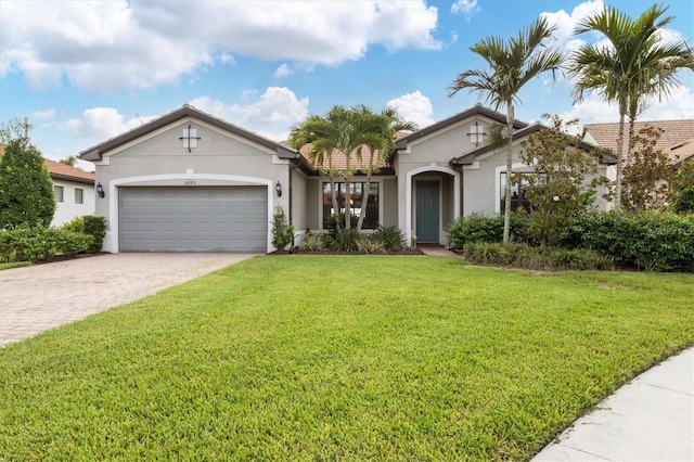 view of front of property featuring a front yard and a garage