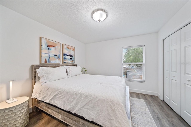 bedroom with hardwood / wood-style flooring, a closet, and a textured ceiling