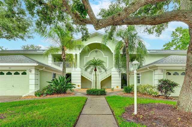 view of front of house featuring a garage and a front yard