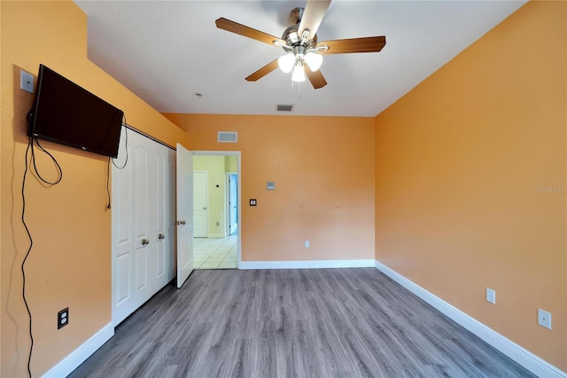 spare room with hardwood / wood-style flooring and ceiling fan