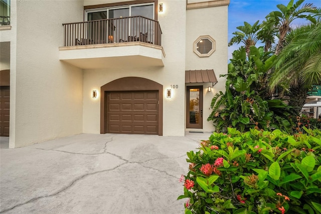 view of front of house featuring a balcony and a garage