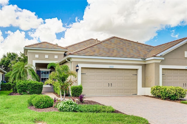 view of front of property featuring a garage