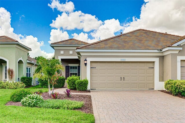 view of front of property featuring a garage