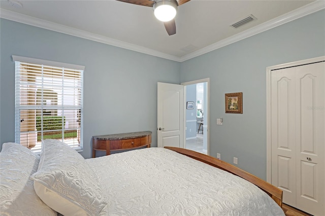 bedroom with crown molding, a closet, and ceiling fan