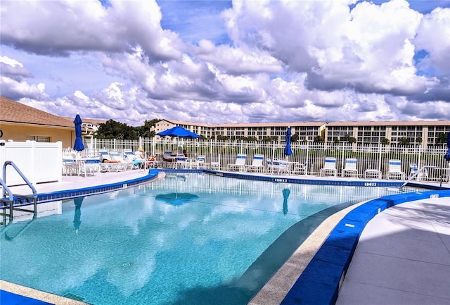 view of swimming pool