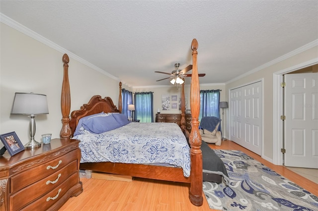 bedroom featuring hardwood / wood-style floors, crown molding, a closet, and a textured ceiling