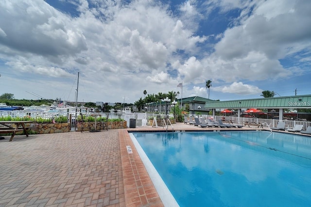 view of swimming pool