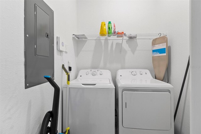 laundry room featuring electric panel and independent washer and dryer