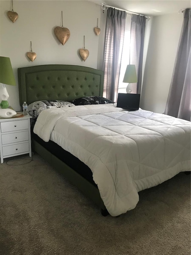 bedroom featuring carpet flooring