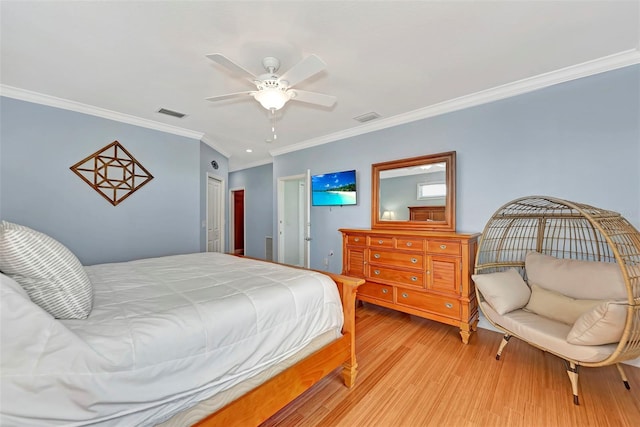 bedroom with ornamental molding, light hardwood / wood-style flooring, a closet, and ceiling fan