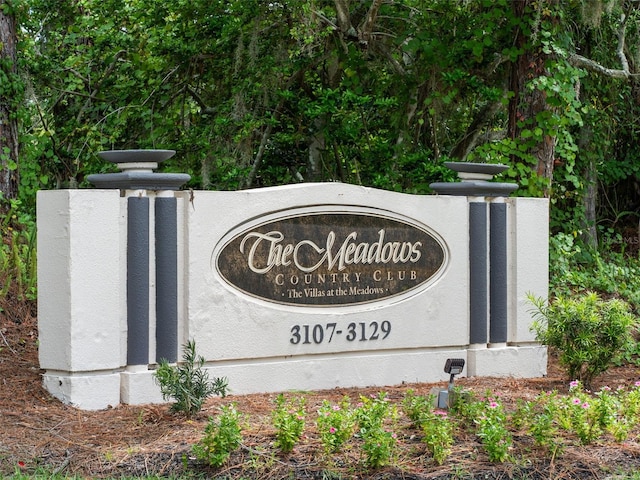 view of community / neighborhood sign