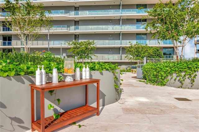 2912 W Santiago St Unit 2004, Tampa, FL 33629 - view of property's community featuring a patio