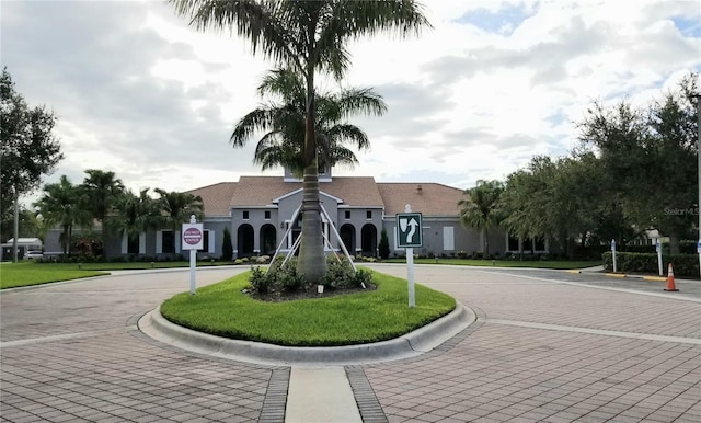 view of community featuring a yard