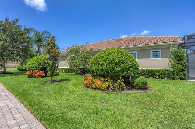 view of yard with a lanai