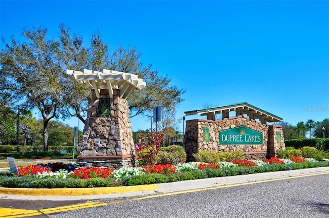 view of community / neighborhood sign