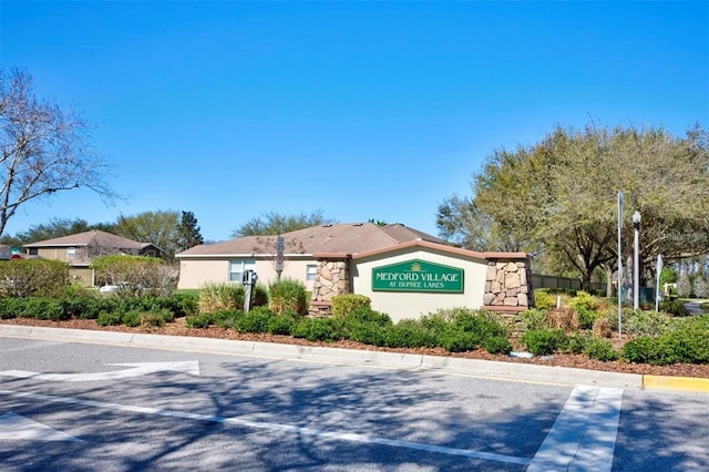 view of community / neighborhood sign