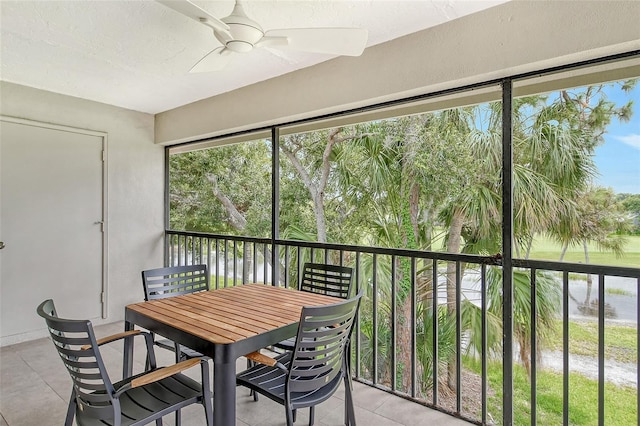 sunroom featuring ceiling fan