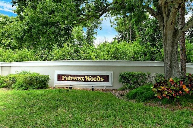 community sign featuring a lawn