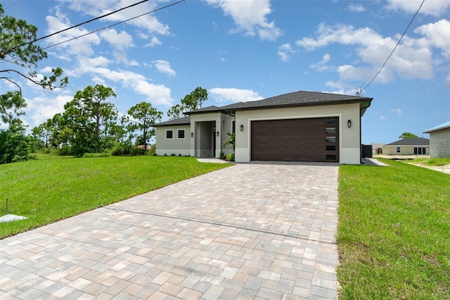 view of front of house featuring a garage and a front yard