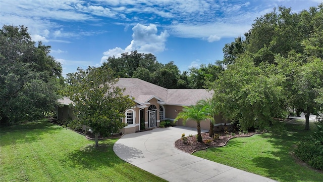 view of front of home featuring a front yard