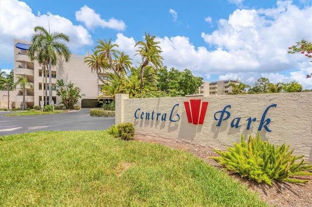 view of community / neighborhood sign