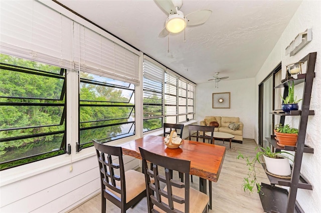 sunroom / solarium with ceiling fan