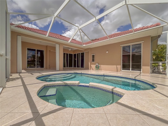 view of swimming pool featuring a pool with connected hot tub and a patio