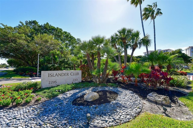 view of community / neighborhood sign