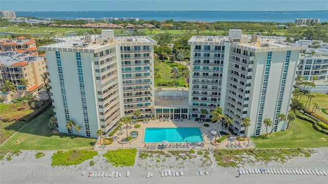 bird's eye view with a water view