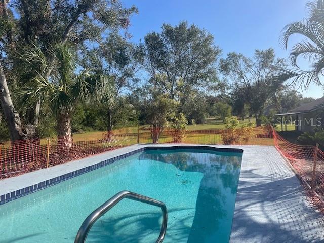 view of swimming pool